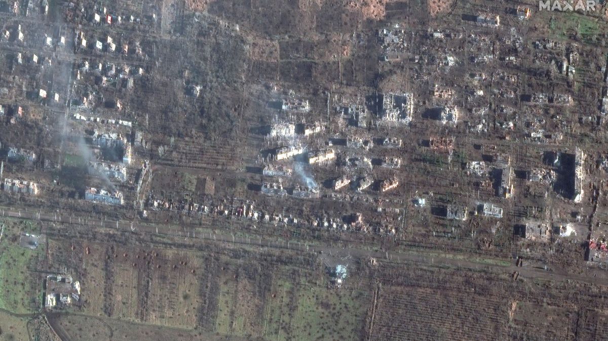 Satelitní snímky zachycují hrůznou proměnu Bachmutu za půl roku